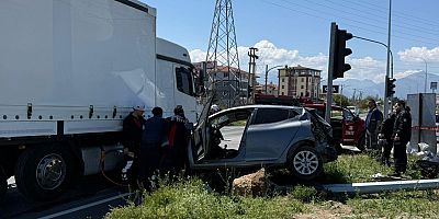 Afyon Bolvadin’de Trafik Kazası:  2 Yaralı