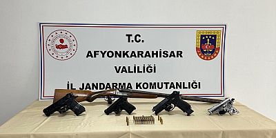 Afyon Çayırbağ’da Silahla Havaya Ateş Eden 10 Şahsa Operasyon: Çok Sayıda Silah Ele Geçirildi