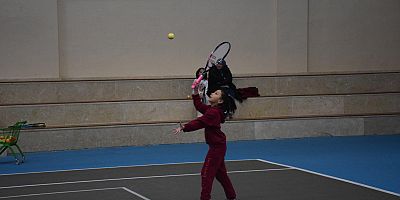 Afyon’da 23 Nisan Tenis Turnuvası Başladı: Aileler Spor Coşkusuna Davetli