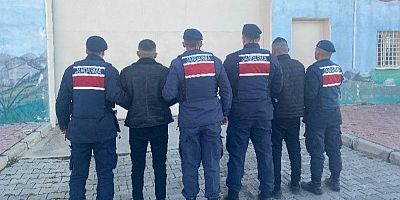 AFYON'DA GECE VAKTİ İNSANLARA SİLAHLA YAĞMA YAPAN ŞAHISLAR JANDARMA TARFINDAN  YAKALANDI