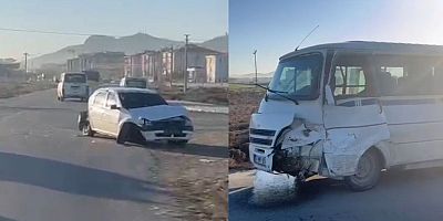 AFYON'DA İŞÇİ SERVİSİ İLE OTOMOBİL ÇARPIŞTI: ÇOK SAYIDA YARALI VAR