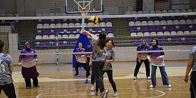 AFYON'DA 'KADINA ŞİDDETE SIFIR TOLERANS' TEMALI VOLEYBOL MÜSABAKASI DÜZENLENDİ