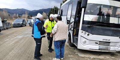 AFYON'DA OKUL SERVİSLERİNE YÖNELİK DENETİMLER SÜRÜYOR