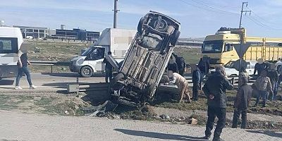 AFYON’DA ŞAŞIRTAN KAZA: ARAÇ DİK DURDU!