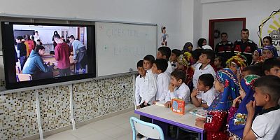 Afyon’daki O Köy Okuluna Kütüphane Kazandırıldı