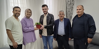 AK Parti Afyon Merkez İlçe Teşkilatı: “Annelerimizin Yanında Olmak Bizim İçin Büyük Bir Mutluluk”