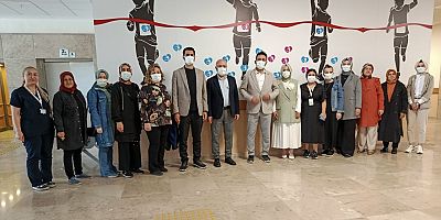 AK Parti Heyeti, Onkoloji Servisindeki Anneleri Ziyaret Ederek Moral Verdi