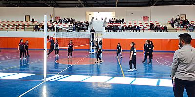 İscehisar’da Spor Coşkusu: 25 Okul Takımı Kupa İçin Yarışıyor