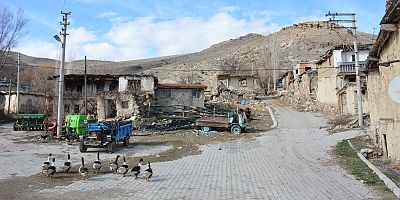  MHP'Lİ TAYTAK DUYURDU: AFYON'DAKİ BU KÖY TAŞINIYOR