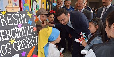 SULTANDAĞI’NDA RENKLİ YIL SONU SERGİSİ DÜZENLENDİ