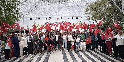 Türk Eğitim Sen'den Duygusal Anneler Günü Programı: “İlk Öğretmenimiz Annemizdir”