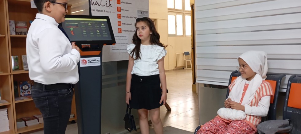 Türkiye’de Bir İlk: Minik Öğrenciler “Nüfusmatik”i Tiyatro ile Tanıttı!